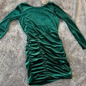 Size M green velvet dress